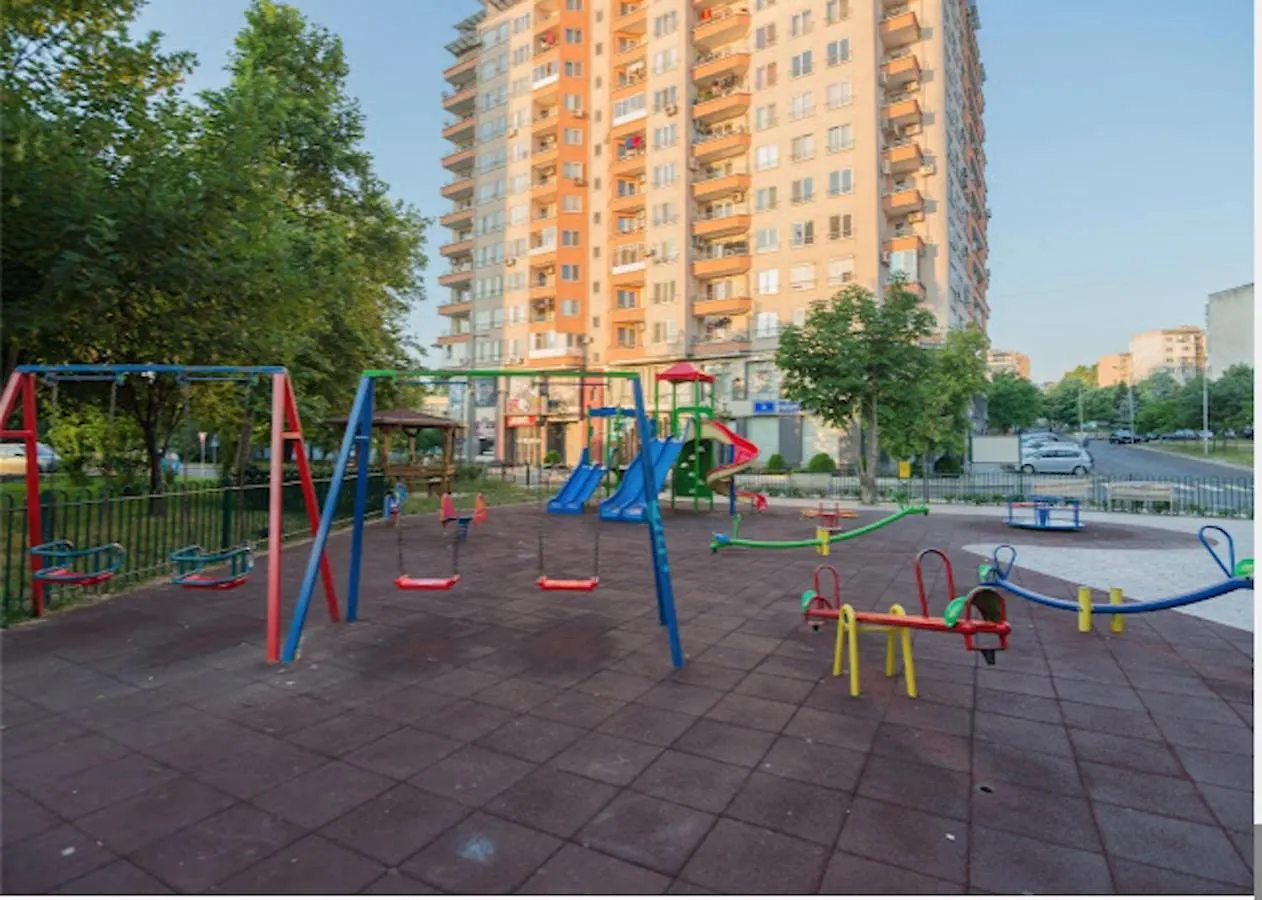 Bright Apartment For 5 Guests With Free Parking ブルガス