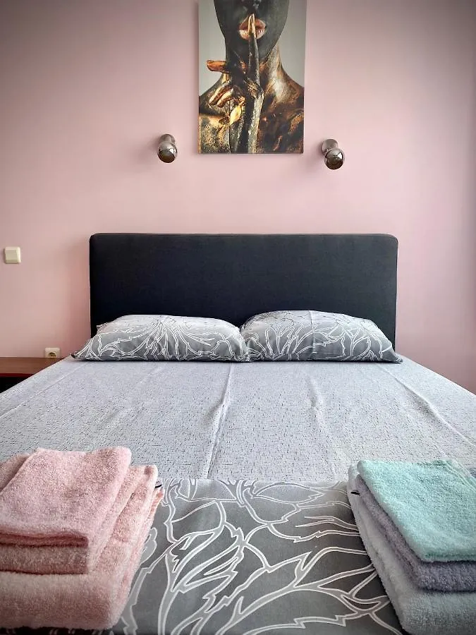 Bright Apartment For 5 Guests With Free Parking ブルガス
