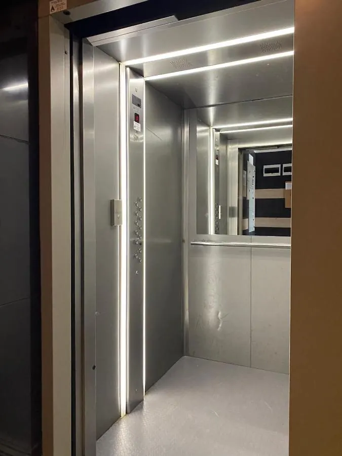 Bright Apartment For 5 Guests With Free Parking ブルガス 0*,