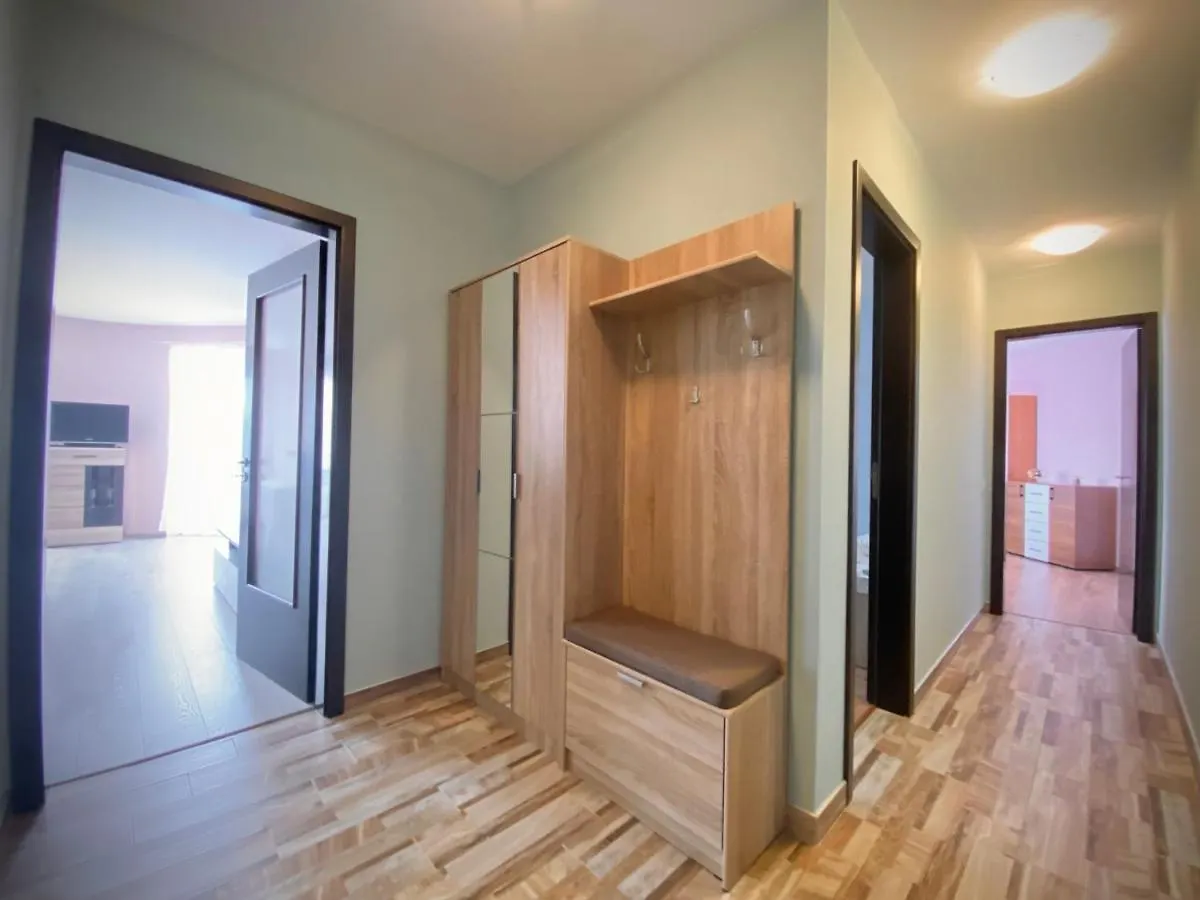 Bright Apartment For 5 Guests With Free Parking ブルガス